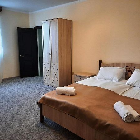 Отель На Садовой Sukhumi Ngoại thất bức ảnh