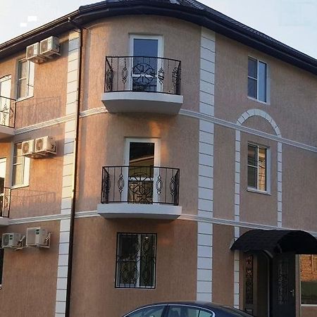 Отель На Садовой Sukhumi Ngoại thất bức ảnh
