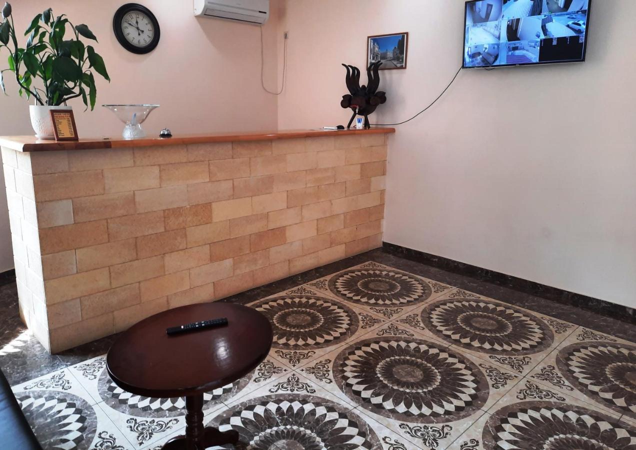 Отель На Садовой Sukhumi Ngoại thất bức ảnh