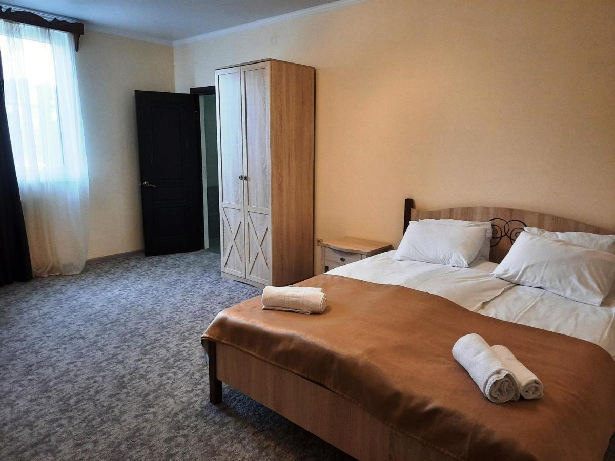 Отель На Садовой Sukhumi Ngoại thất bức ảnh