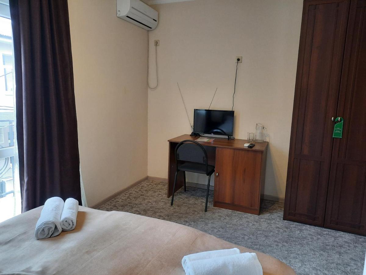 Отель На Садовой Sukhumi Ngoại thất bức ảnh
